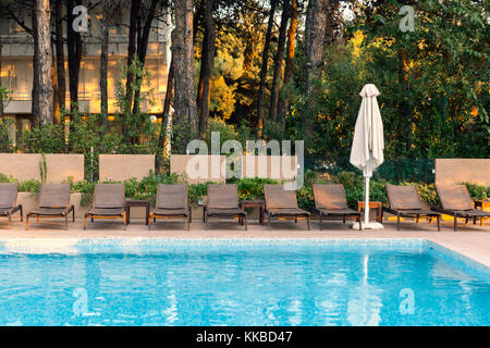 Piscina con piastrelle blu Foto Stock