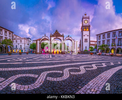 Portas da cidade - il simbolo della città di Ponta Delgada nell isola Sao Miguel nelle Azzorre, Portogallo Foto Stock