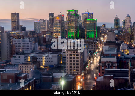 Montreal, Canada - 29 novembre 2017: montreal skyline notturno da Place Dupuis Foto Stock