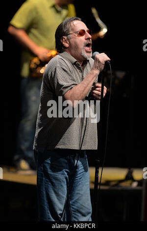 CORAL SPRINGS, Florida - GENNAIO 31: Southside Johnny of Southside Johnny and the Asbury Jukes si esibisce al Coral Springs Center for the Arts il 31 gennaio 2016 a Coral Springs, Florida persone: Southside Johnny Foto Stock