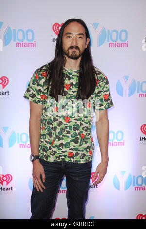 MIAMI BEACH, FL - 13 AGOSTO: Steve Aoki si esibisce durante i Heart radio Y-100 Mackapoolooza Pool Party al Fontainebleau Miami Beach il 13 agosto 2016 a Miami Beach, Florida persone: Steve Aoki Foto Stock