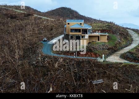 I detriti e le case danneggiate a seguito dell'Uragano Irma Settembre 14, 2017 in San Giovanni, U.S. Isole Vergini. (Foto di Blake mezzanotte tramite Planetpix) Foto Stock