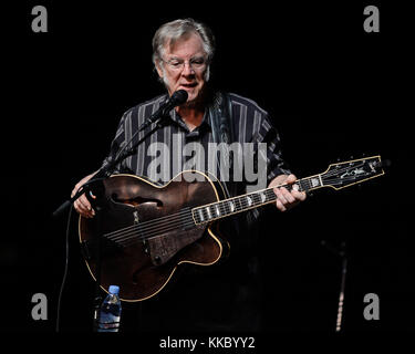 FORT LAUDERDALE, FL - 9 GENNAIO: John Benson Sebastian si esibisce al Broward Center il 9 gennaio 2016 a Fort Lauderdale, Florida. Persone: John Sebastian Foto Stock