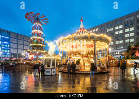 Tradizionale mercatino di Natale ad Alexanderplatz a Berlino nel 2017 in Germania Foto Stock