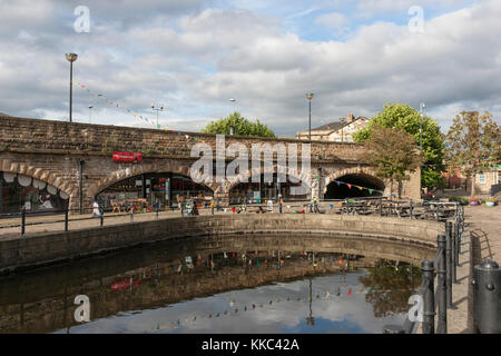 Victoria Quays noto anche come sheffield bacino del canale in sheffield south yorkshire, Regno Unito - 13 settembre 2013 Foto Stock