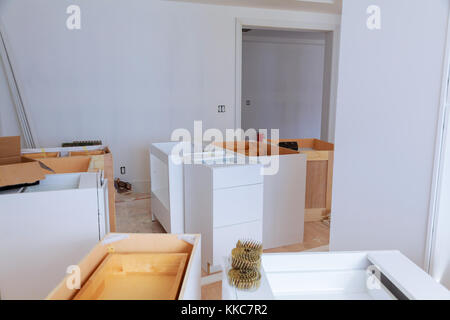 Interior design costruzione di una cucina con fornello estrattore cofano Foto Stock