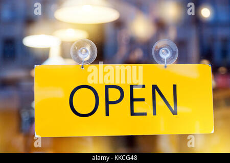 Porta segni - Apri scheda di informazioni sulla porta di vetro - Orari di apertura Foto Stock