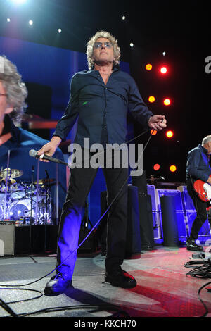 JACKSONVILLE, FL - APRILE 19: Roger Daltrey dell'OMS suona alla Jacksonville Veterans Memorial Arena il 19 2015 Aprile a Jacksonville, Florida persone: Roger Daltrey Transmission Ref: MNC5 deve chiamare se interessato Michael Storms Storms Media Group Inc. 305-632-3400 - Cell 305-513-5783 - Fax MikeStorm@aol.com Foto Stock