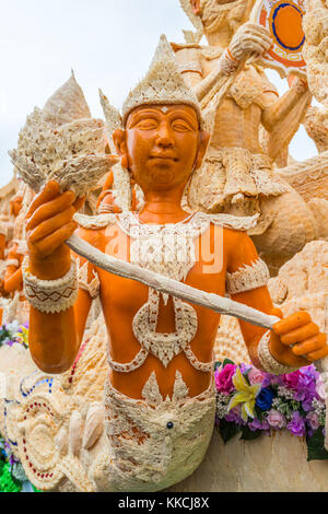 Letteratura thailandese dea realizzato dalla cera per marciare in candela festival in ubonratchthani, Thailandia Foto Stock