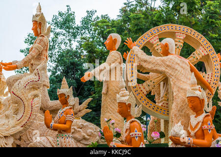 Letteratura thailandese dee' fatta da cera per marciare in candela festival in ubonratchthani, Thailandia Foto Stock