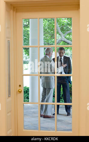 20 giugno 2011 "Questa fotografia è stata presa dall'interno dell'ufficio ovale che si affacciano sulla casa bianca colonnade come il presidente conferito con il vice presidente." Foto Stock