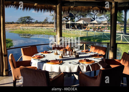 Sala da pranzo esterna a onguma bush camp, onguma Game Reserve, Namibia, Africa Foto Stock