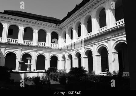 Foto del cortile interno della Basilica del Bom Jesus Chiesa Vecchia Goa, India. Foto Stock