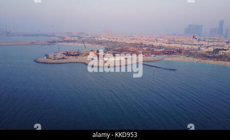 Veduta aerea del porto marittimo di Dubai Emirati Arabi Uniti. Vista dall'alto della costruzione di un porto acquatico a Dubai. Foto Stock