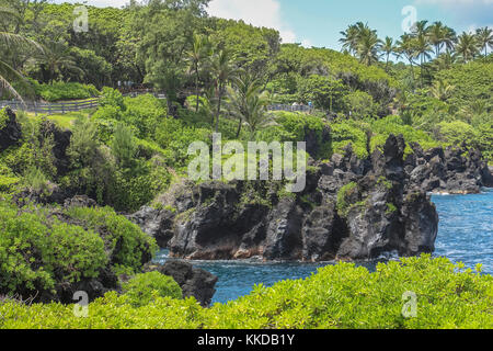 Roccia lavica a costa di Maui, Strada di Hana alle Hawaii Foto Stock