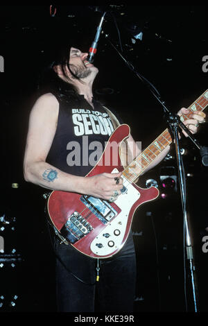 LONG ISLAND, NY MARZO 4,1988: Ian Fraser 'Lemmy' Kilmister of Motorhead suona a Sundance il 4 Marzo 1988 a Long Island, New York. Persone: Lemmy Kilmister Foto Stock