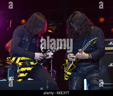 MIAMI , FL - 17 APRILE: Michael Sweet, Oz Fox di Stryper si esibisce al Magic City Casino il 17 aprile 2015 a Miami, Florida persone: Michael Sweet, Oz Fox Foto Stock