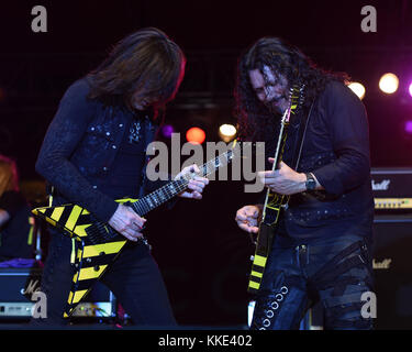 MIAMI , FL - 17 APRILE: Michael Sweet, Oz Fox di Stryper si esibisce al Magic City Casino il 17 aprile 2015 a Miami, Florida persone: Michael Sweet, Oz Fox Foto Stock