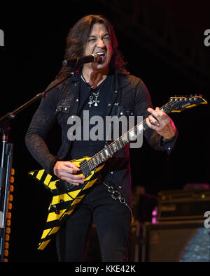 Miami , fl - 17 aprile: Michael Sweet degli Stryper esegue al magic city casino on April 17, 2015 a Miami in Florida persone: Michael Sweet Foto Stock