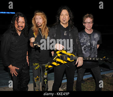 MIAMI , FL - 17 APRILE: Oz Fox, Robert Sweet, Michael Sweet, Tim Gaines di Stryper si esibisce al Magic City Casino il 17 aprile 2015 a Miami, Florida persone: Oz Fox, Robert Sweet, Michael Sweet, Tim Gaines Foto Stock