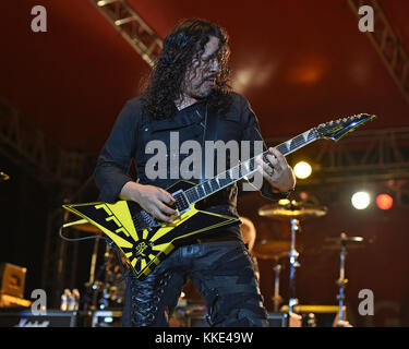 MIAMI , FL - 17 APRILE: Oz Fox di Stryper si esibisce al Magic City Casino il 17 aprile 2015 a Miami, Florida persone: Oz Fox Foto Stock