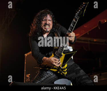 MIAMI , FL - 17 APRILE: Oz Fox di Stryper si esibisce al Magic City Casino il 17 aprile 2015 a Miami, Florida persone: Oz Fox Foto Stock