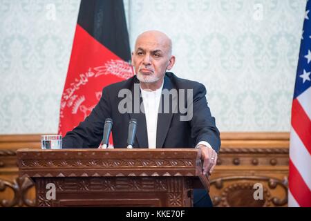 Il presidente afgano Ashraf Ghani parla durante una conferenza stampa al Palazzo Presidenziale il 27 settembre 2017 a Kabul, Afghanistan. (Foto di Jette Carr via Planetpix) Foto Stock