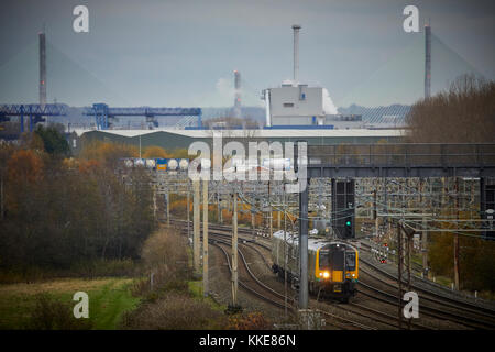 La British Rail Class 350 Desiro elettrico unità multiple costruito da Siemens London Midland Liverpool a Birmingham service a Runcorn Foto Stock