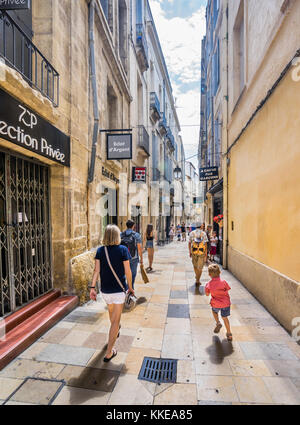 Francia, dipartimento dell'Hérault, Montpellier, Rue de l'Ancien Courrier stradina nel centro storico della città Foto Stock