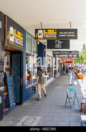 Cafe, negozi e caffè bar lungo la vivace William Street a Northbridge, Perth, Western Australia Foto Stock
