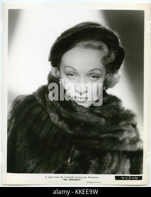 Marlene Dietrich in No autostrada (1951) Foto Stock