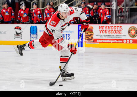 Charlotte Center Roy (15) durante l'AHL hockey gioco tra lo Springfield Thunderbirds e il Charlotte Checkers venerdì 1 dicembre 2017 a Bojangles Coliseum di Charlotte, NC. Giacobbe Kupferman/CSM Foto Stock