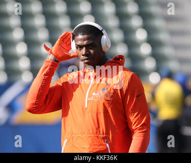 Carson, CA. 03 Dic, 2017. Cleveland Browns ricevitore Josh Gordon pre-partita prima di NFL Cleveland Browns vs Los Angeles Chargers presso il Centro Stubhub a Carson, CA su dicembre 03, 2017. (Assoluta fotografo completo & Company Credit: Jevone Moore/Cal Sport Media (rete televisione vi preghiamo di contattare il vostro rappresentante di vendita per uso televisivo. Credito: csm/Alamy Live News Foto Stock