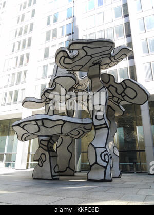 Il gruppo di quattro alberi, a quaranta piedi scultura di Jean Dubuffet che è stato installato presso la Chase Manhattan Bank Plaza in Manhattan inferiore nel 1972. Il pi Foto Stock