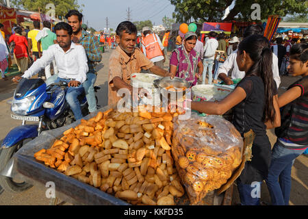 PUSHKAR, INDIA, 29 Ottobre 2017 : piccolo ristorante durante il festival. Pushkar Camel fair è una delle più grandi fiere del bestiame nel paese con tho Foto Stock