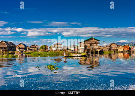 Un villaggio sul Lago Inle, Taunggyi, Myanmar Foto Stock