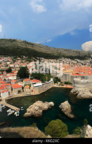 Summer View su Fort Bokar, Dubrovnik mura, costa dalmata, Mare Adriatico, Croazia, Balcani, Europa. Dubrovnik è un sito Patrimonio Mondiale dell'UNESCO Foto Stock