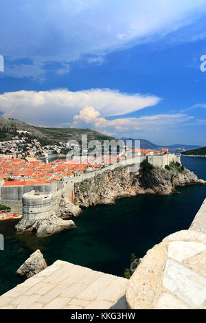 Summer View su Fort Bokar, Dubrovnik mura, costa dalmata, Mare Adriatico, Croazia, Balcani, Europa. Dubrovnik è un sito Patrimonio Mondiale dell'UNESCO Foto Stock