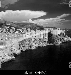 Summer View su Fort Bokar, Dubrovnik mura, costa dalmata, Mare Adriatico, Croazia, Balcani, Europa. Dubrovnik è un sito Patrimonio Mondiale dell'UNESCO Foto Stock