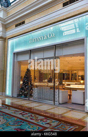 Tiffany & Co. storefront durante le vacanze di Natale Foto Stock