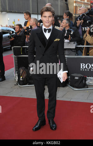 Oliver Cheshire assiste la GQ Men of the Year Awards presso la Royal Opera House di Londra. 2 settembre 2014 © Paul Treadway Foto Stock