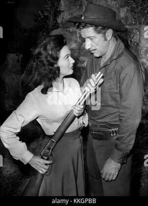 Patricia Medina e Richard Boone hanno recitato nella serie TV occidentale del 1960 'Have Gun â€" Will Travel'. Lo show, noto per i suoi temi di legge e giustizia, è stato una parte significativa della storia della televisione americana. Foto Stock