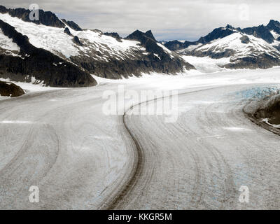 Vista aerea del Mendenhall Glacier in Juneau campi di ghiaccio in Alaska, Stati Uniti d'America. Foto Stock