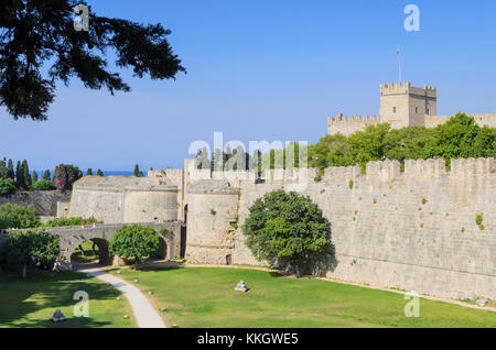 Il vecchio fossato e gate d'Amboise nel borgo medievale di Rodi città vecchia, l' Isola di Rodi, Dodecanneso, Grecia Foto Stock