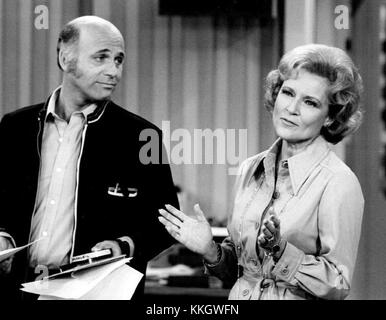 Gavin MacLeod Betty White Mary Tyler Moore Show 1975 Foto Stock