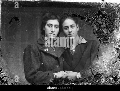 L'Archivio Costica Acsinte, datato 17 dicembre 2013, ospita una collezione di fotografie del fotografo rumeno Costica Acsinte, noto per i suoi ritratti e le immagini storiche dei primi anni del XX secolo. Foto Stock