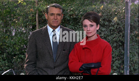 Cary Grant e Audrey Hepburn nella sciarada 2 Foto Stock