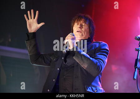 New York, NY, Stati Uniti. 29th novembre 2017. Richie Sambora In America Ti Saluta E Wall Street Rocks Presenta: Guitar Legends For Heroes Benefit Al Terminal 5 Il 29 Novembre 2017 A New York City. Credito: Diego Corredor/Media Punch/Alamy Live News Foto Stock