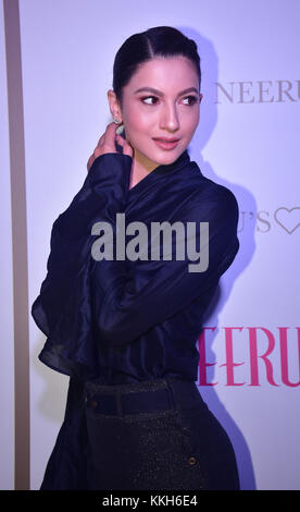 Mumbai, India. 30 novembre 2017. L'attrice indiana Gauhar Khan partecipa al famoso marchio etnico Neeru's, una vetrina esclusiva del lancio del Signature Studio 1000 a Mumbai. Credito: SOPA/ZUMA Wire/Alamy Live News Foto Stock