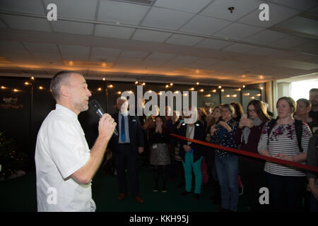 Birmingham, Regno Unito. 01 Dic, 2017. Michel Roux Jr apre la prima giornata della BBC Good Food Show al NEC di Birmingham. Credito: Steven roe/Alamy Live News Foto Stock